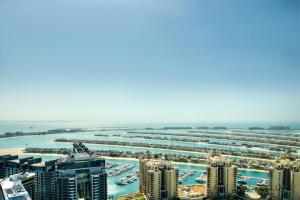 Nespecifikovaný výhled na destinaci Dubaj nebo výhled na město při pohledu z apartmánu
