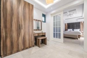 Postel nebo postele na pokoji v ubytování Barjaktar - Luxury Suites & SPA