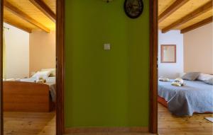 Posteľ alebo postele v izbe v ubytovaní Nice Home In Mandalencici With Kitchen