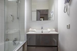 Ένα μπάνιο στο Residhotel Le Grand Prado