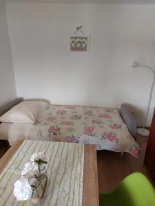 Postel nebo postele na pokoji v ubytování Apartmani Ana