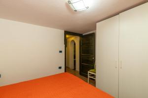 Imagen de la galería de Casa l'Ulivo - seminterrato, en Santa Maria Navarrese