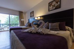 Postel nebo postele na pokoji v ubytování Howard Johnson Marinas & Resort + 43 fotografií