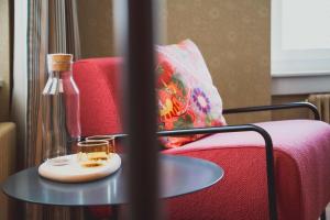 A seating area at Alma Hotel