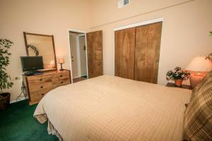 Katil atau katil-katil dalam bilik di Boulder Creek-1412 by Big Bear Vacations +10 gambar