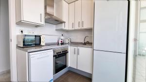 Kuchnia lub aneks kuchenny w obiekcie Slyline 40 Lujoso apartamento de 1 dormitorio - Muy soleado