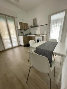 Kuchyň nebo kuchyňský kout v ubytování Anto's Apartment - Giardini Naxos