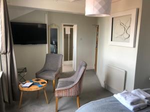 Uma televisão e/ou sistema de entretenimento em The Fossil Tree Hotel