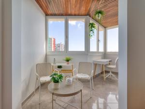 Posedenie v ubytovaní Bright Townhouse - Views - 5 min walk to the Beach