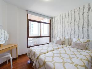 Posteľ alebo postele v izbe v ubytovaní Bright Townhouse - Views - 5 min walk to the Beach