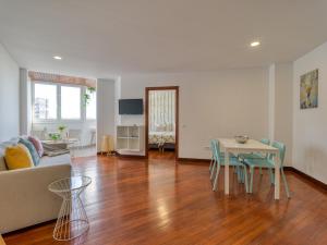 Posedenie v ubytovaní Bright Townhouse - Views - 5 min walk to the Beach