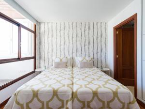Posteľ alebo postele v izbe v ubytovaní Bright Townhouse - Views - 5 min walk to the Beach