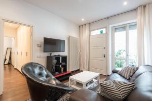 Televízia a/alebo spoločenská miestnosť v ubytovaní Art Gallery Apartment in Florence