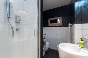 Kúpeľňa v ubytovaní Art Gallery Apartment in Florence