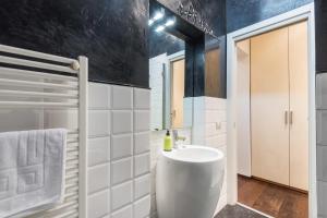 Kúpeľňa v ubytovaní Art Gallery Apartment in Florence