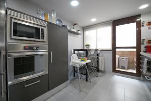 Una cocina o zona de cocina en Apartamento Las Rozas Village