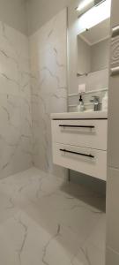 Apartament Italia Faktura VAT tesisinde bir banyo