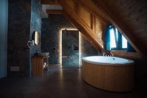Зображення з фотогалереї помешкання Hotel Kulla e Bajraktarit у місті Bogë