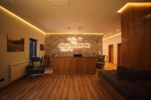 Зона вітальні в Hotel Kulla e Bajraktarit