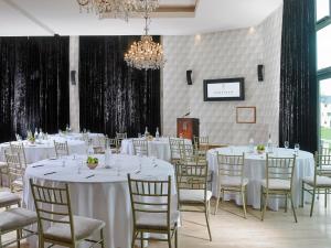 Restoran või mõni muu söögikoht majutusasutuses Seafield Hotel & Spa Resort