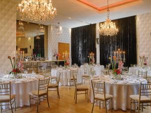Restoran või mõni muu söögikoht majutusasutuses Seafield Hotel & Spa Resort +33 fotot