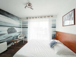 Katil atau katil-katil dalam bilik di Hotel les Alignements