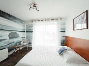 Postel nebo postele na pokoji v ubytování Hotel les Alignements