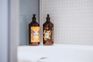 A bathroom at Alma Hotel