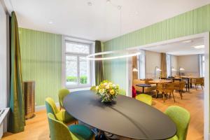 A seating area at Alma Hotel