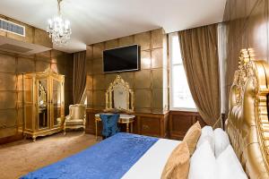 Postel nebo postele na pokoji v ubytování The Dixie Dean Hotel