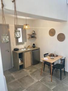 A kitchen or kitchenette at Aeron Suites