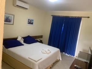 Cama ou camas em um quarto em Bouganville Hotel