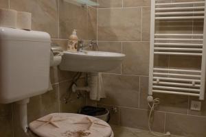 Kúpeľňa v ubytovaní Ilona Apartman