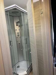 Ένα μπάνιο στο Domus La Foce Hotel