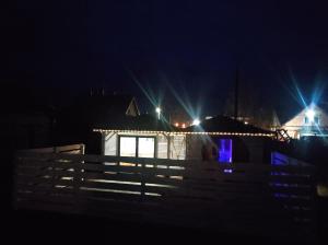 Fotografia z galérie ubytovania Gościniec Echo Domki Drewniane Całoroczne v destinácii Piecki