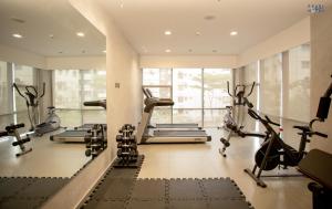 The fitness centre and/or fitness facilities at Pearl Hotel