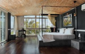 Кровать или кровати в номере La Suite by Dussol +37 фотографий