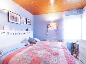 Ένα ή περισσότερα κρεβάτια σε δωμάτιο στο Cozy holiday home with pool in St Pere Pescador +25 φωτογραφίες