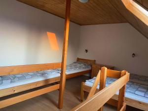 Postel nebo postele na pokoji v ubytování Vinný sklípek u Dědy
