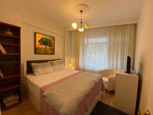 Postel nebo postele na pokoji v ubytování Cozy home with private garden in Nisantasi