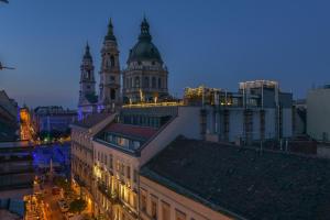 - Vistas a la ciudad por la noche y a la catedral en Breathless Basilika view elegant flat with balcony NEED RESERVATION X FREE PARKING en Budapest