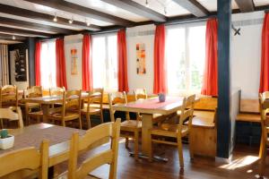 Restoran või mõni muu söögikoht majutusasutuses Hotel Krone