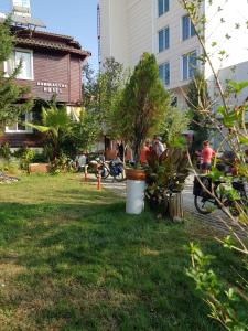 Κήπος έξω από το Nemrut Kommagene Hotel