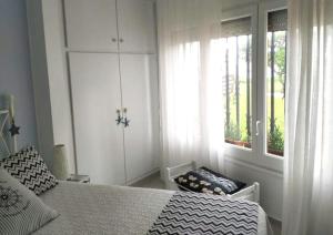 Llit o llits en una habitació de Little Paradise . Apartment in front of the sea