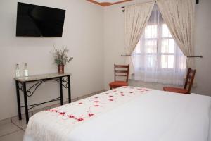 Postel nebo postele na pokoji v ubytování Encanto de la Sierra Hotel