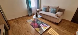 Afbeelding uit fotogalerij van Happy Mood Apartments in Braşov