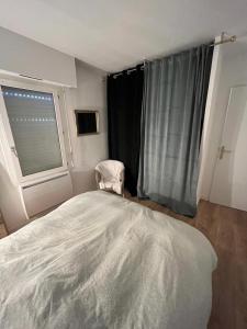a bedroom with a large bed and a window at Joli T2 refait à neuf in Fréjus