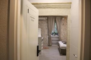 Kúpeľňa v ubytovaní Studios Kadena Trogir - 18th century stone house