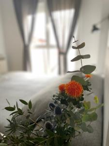 a bouquet of flowers sitting on a couch at Mabi l'atelier in Vitoria-Gasteiz