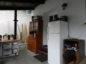 Kuchyňa alebo kuchynka v ubytovaní Pronájem chalupy Seč-Rostejn